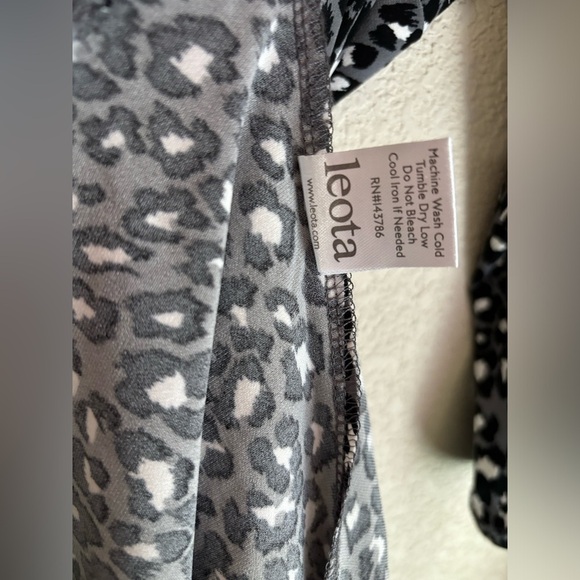 Leota Gray Leopard Animal Print Stretch Faux Wrap Belted Midi Dress L - Picture 11 of 12